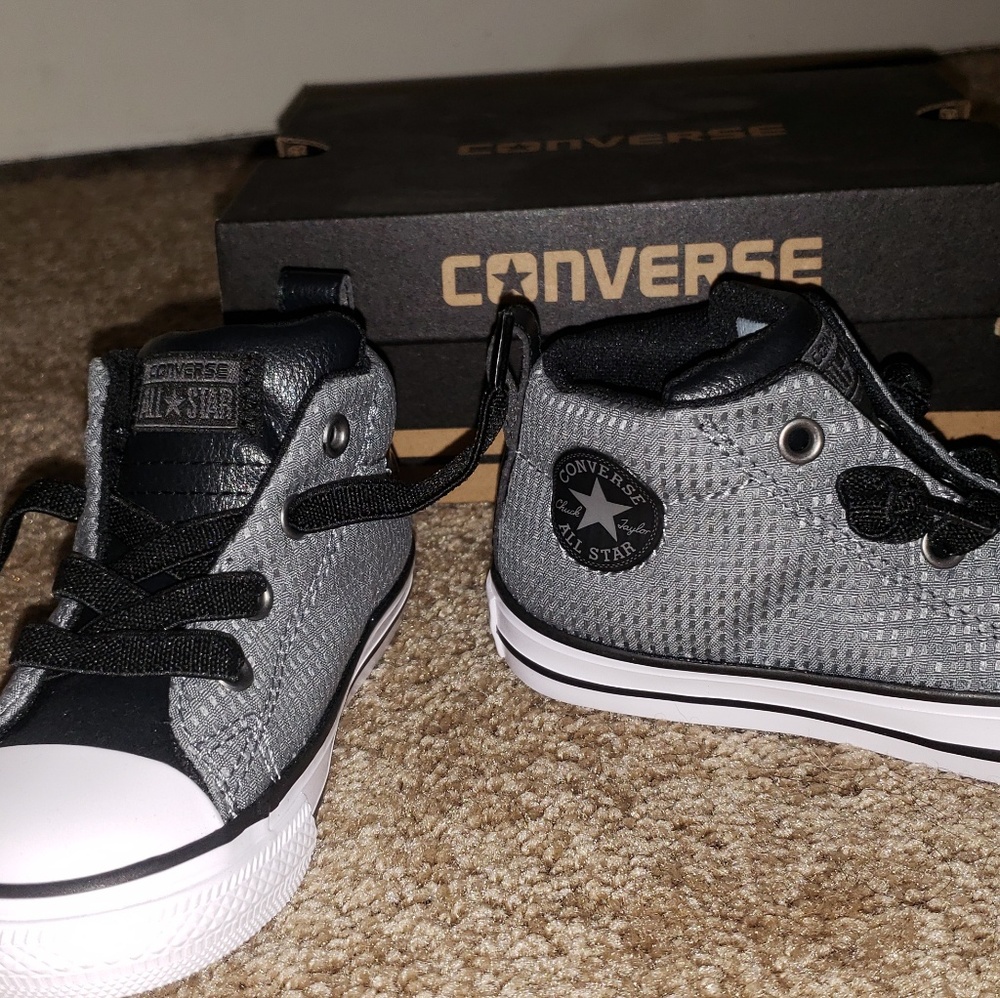 Converse shoes toddler size 7